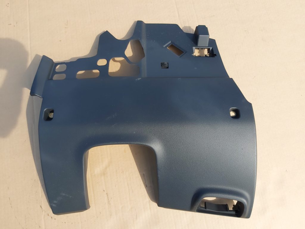 Mērinstrumentu paneļa apdare (zem stūres) priekš AUDI A7 2011 SPORTBACK