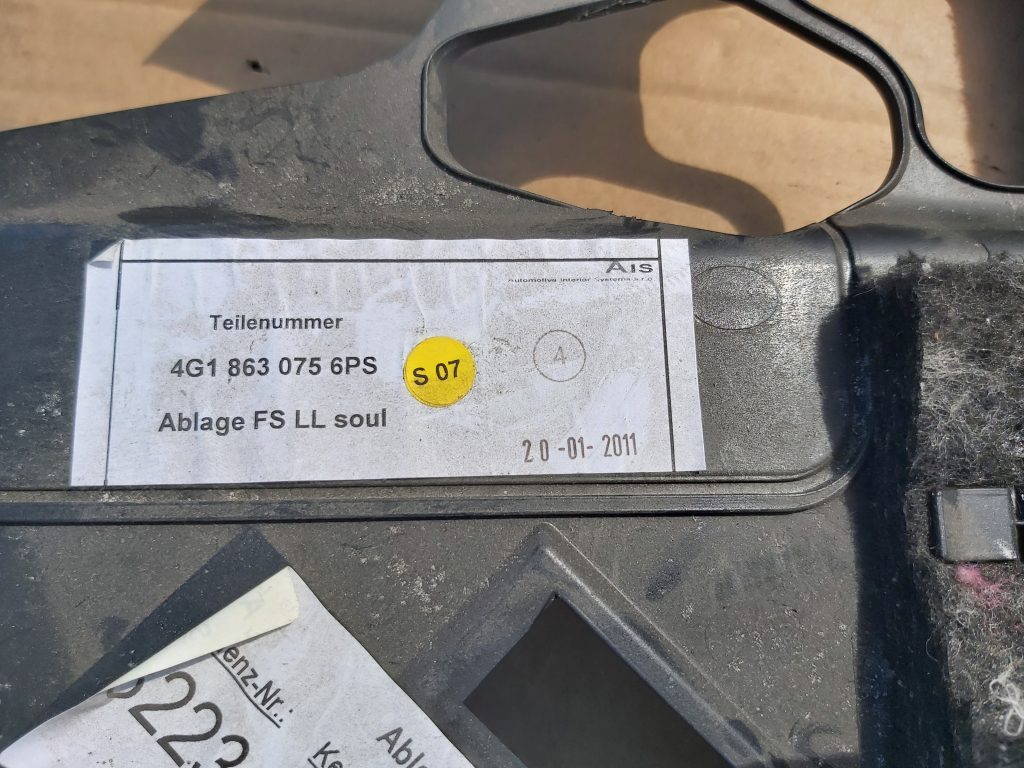 Mērinstrumentu paneļa apdare (zem stūres) priekš AUDI A7 2011 SPORTBACK