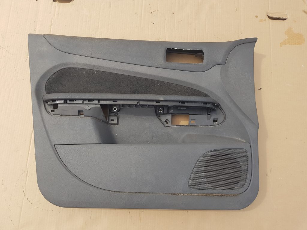 Priekšējo kreiso durvju apdare priekš FORD FOCUS 2006