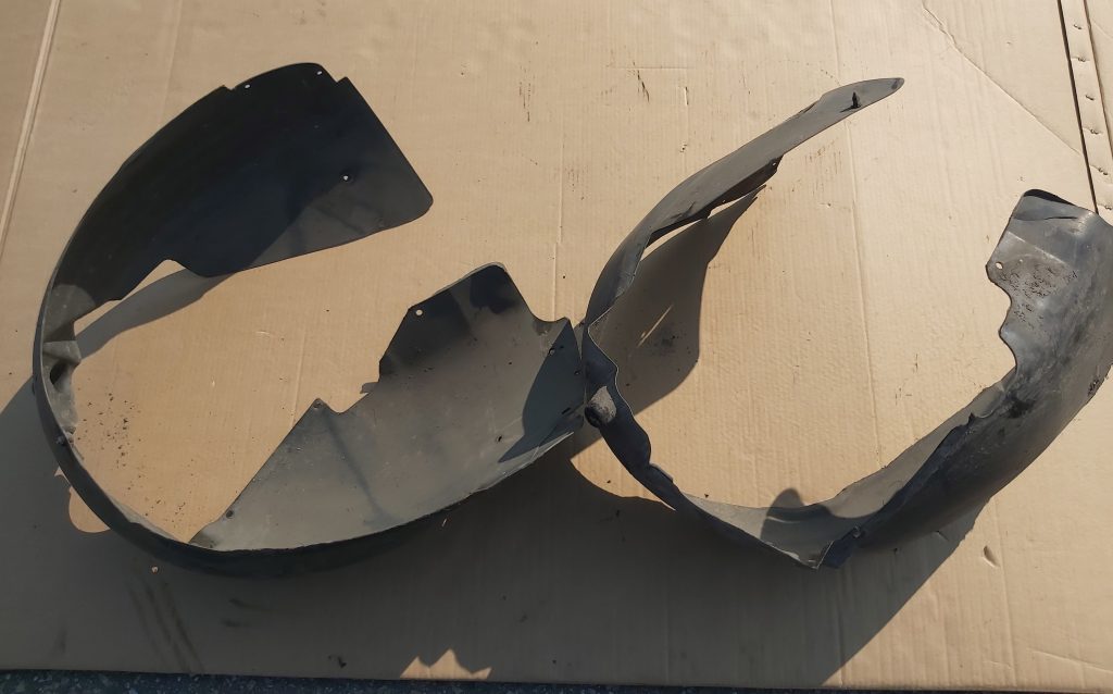 Priekšējais kreisais paspārns priekš AUDI A4 2004 1 Priekšējais kreisais paspārns priekš AUDI A4 2004