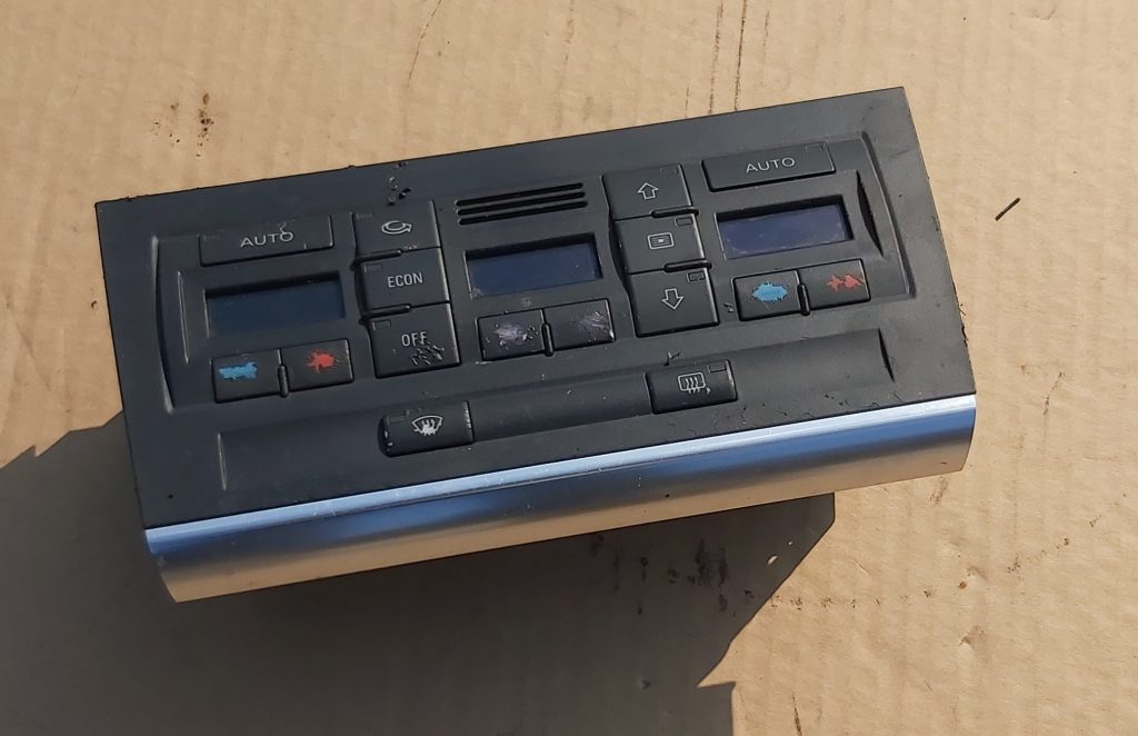 Klimata kontroles bloks priekš AUDI A4 2004