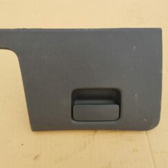 Mantu glabāšanas nodalījums vadītāja pusē priekš VW GOLF 2014