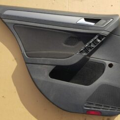 Aizmugurējo kreiso durvju apdare priekš VW GOLF 2014