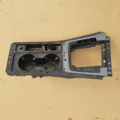 Centrālās konsoles (apdares) vidēja daļa priekš VW GOLF 2014