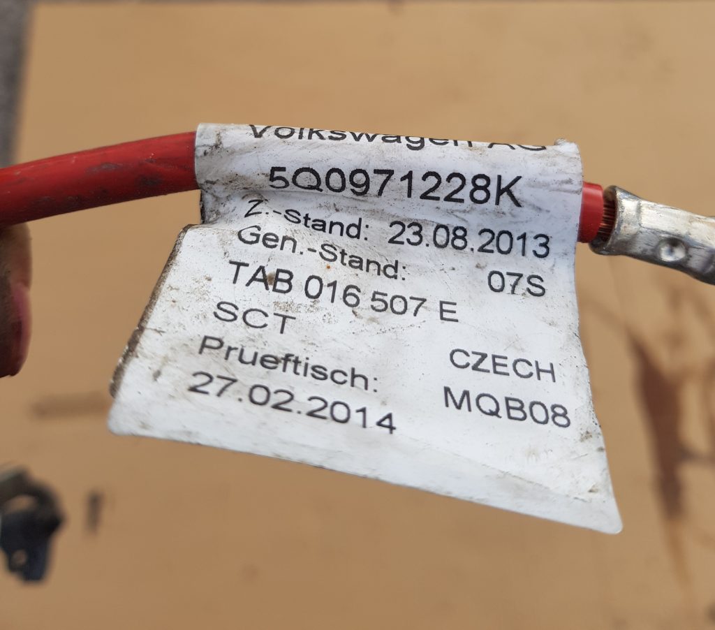 Pozitīva elektrovada klemma priekš VW GOLF 2014