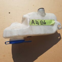 Mazgātāja šķidruma tvertne priekš AUDI A4 2003