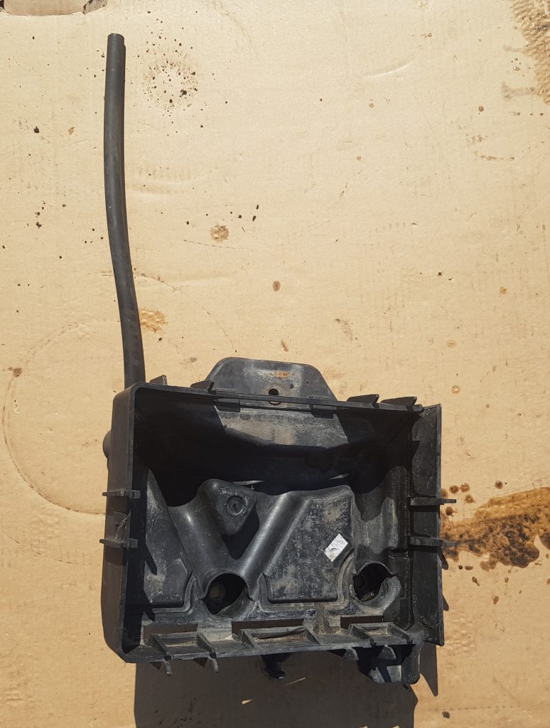 Akumulatora pamatnes kronšteins priekš ŠKODA FABIA 2003