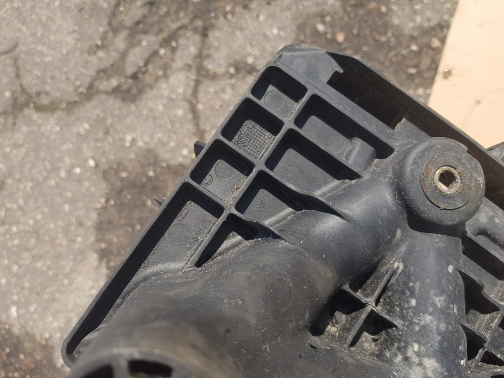 Akumulatora pamatnes kronšteins priekš ŠKODA FABIA 2003