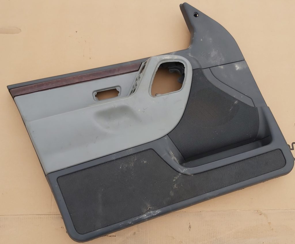 Priekšējo kreiso durvju apdare priekš JEEP GRAND CHEROKEE 2004