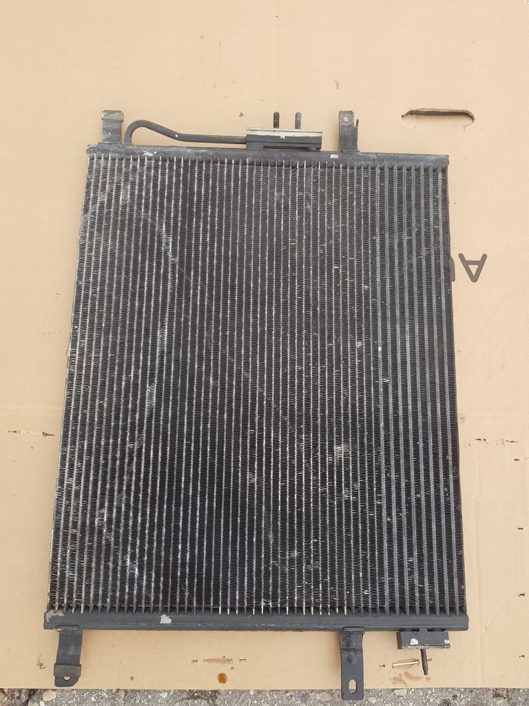 Gaisa kondicioniera radiators priekš JEEP GRAND CHEROKEE 2004 1 Gaisa kondicioniera radiators priekš JEEP GRAND CHEROKEE 2004