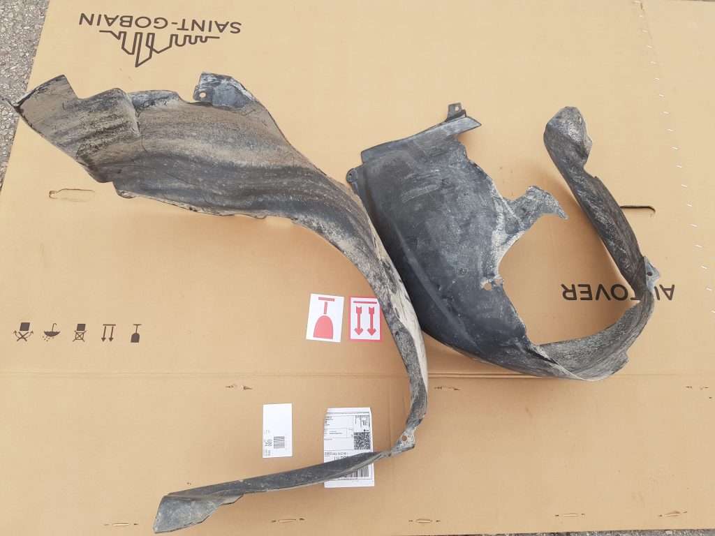 Priekšējo paspārnu komplekts priekš JEEP GRAND CHEROKEE 2004 1 Priekšējo paspārnu komplekts priekš JEEP GRAND CHEROKEE 2004