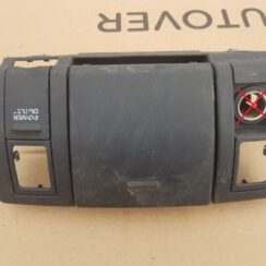 Mantu glabāšanas nodalījums centrā priekš JEEP GRAND CHEROKEE 2004