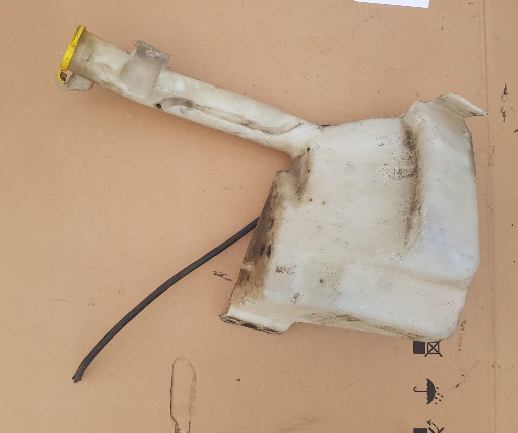 Mazgātāja šķidruma tvertne priekš JEEP GRAND CHEROKEE 2004