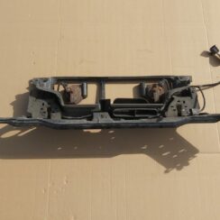 Priekšējā radiatora rāmja augšēja daļa priekš VOLVO V70 2002 SILVER