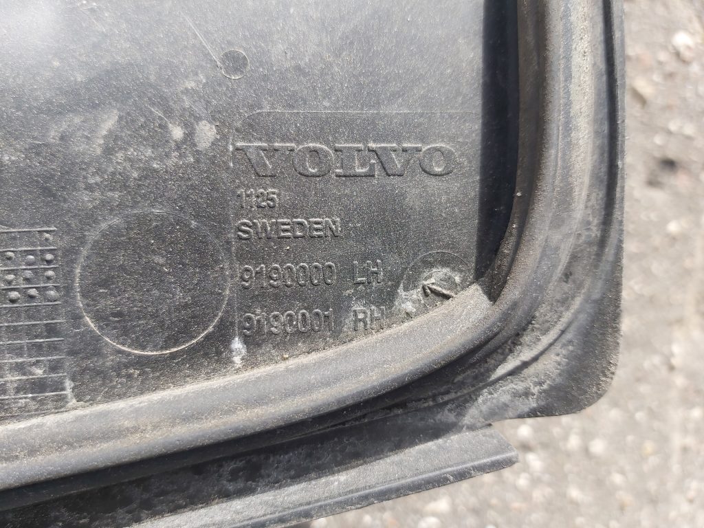 Vējstikla uzlikas (deflektora) režģis priekš VOLVO V70 2002 SILVER 2 Vējstikla uzlikas (deflektora) režģis priekš VOLVO V70 2002 SILVER