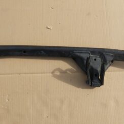 Priekšējo statņu stiprinājums priekš VOLVO V70 2002 SILVER