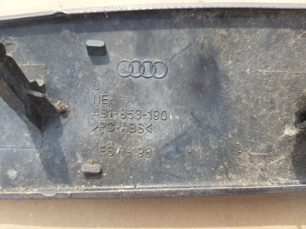 Mērinstrumentu paneļa dekoratīvā uzlika priekš AUDI A6 AVANT 2003