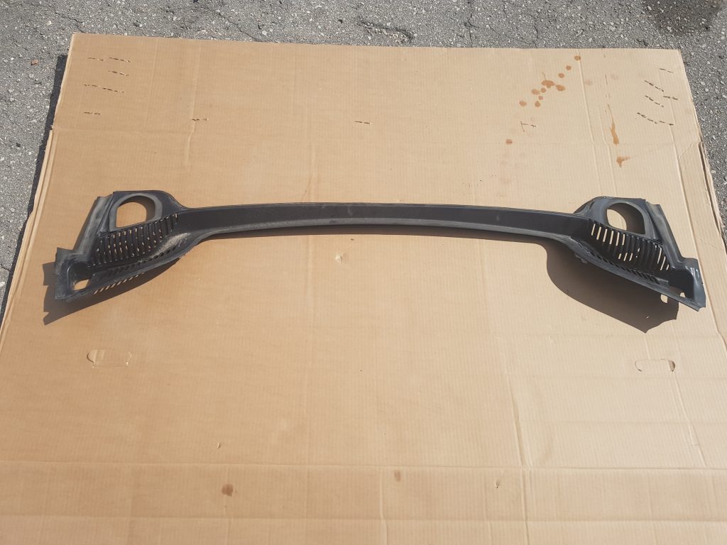 Vējstikla uzlikas (deflektora) režģis priekš PEUGEOT 407 2005 1 Vējstikla uzlikas (deflektora) režģis priekš PEUGEOT 407 2005