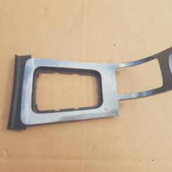 Dekoratīvs rāmis pārnesumu selektoram priekš PEUGEOT 407 2005