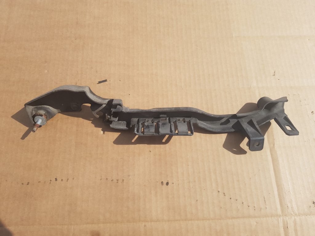 Pārsega slēdzenes plastmasas uzlika priekš PEUGEOT 407 2005 1 Pārsega slēdzenes plastmasas uzlika priekš PEUGEOT 407 2005