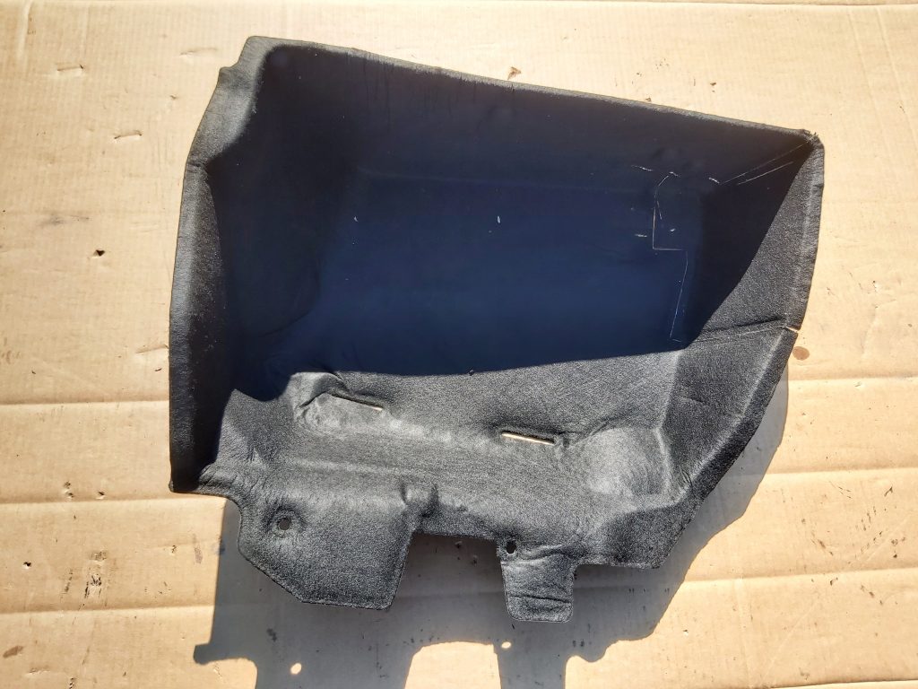 Bagāžnieka nodalījuma sānu apdare priekš MERCEDES BENZ E250 W212 2014 1 Bagāžnieka nodalījuma sānu apdare priekš MERCEDES BENZ E250 W212 2014