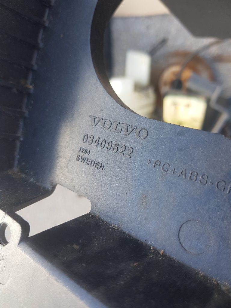 Centrālās konsoles iekšējā plastmasa priekš VOLVO XC90 2004 2 Centrālās konsoles iekšējā plastmasa priekš VOLVO XC90 2004