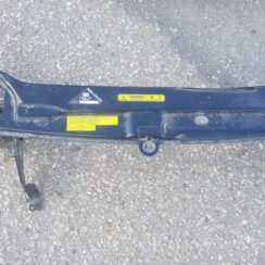 Priekšējā radiatora rāmja augšēja daļa priekš VOLVO XC90 2004