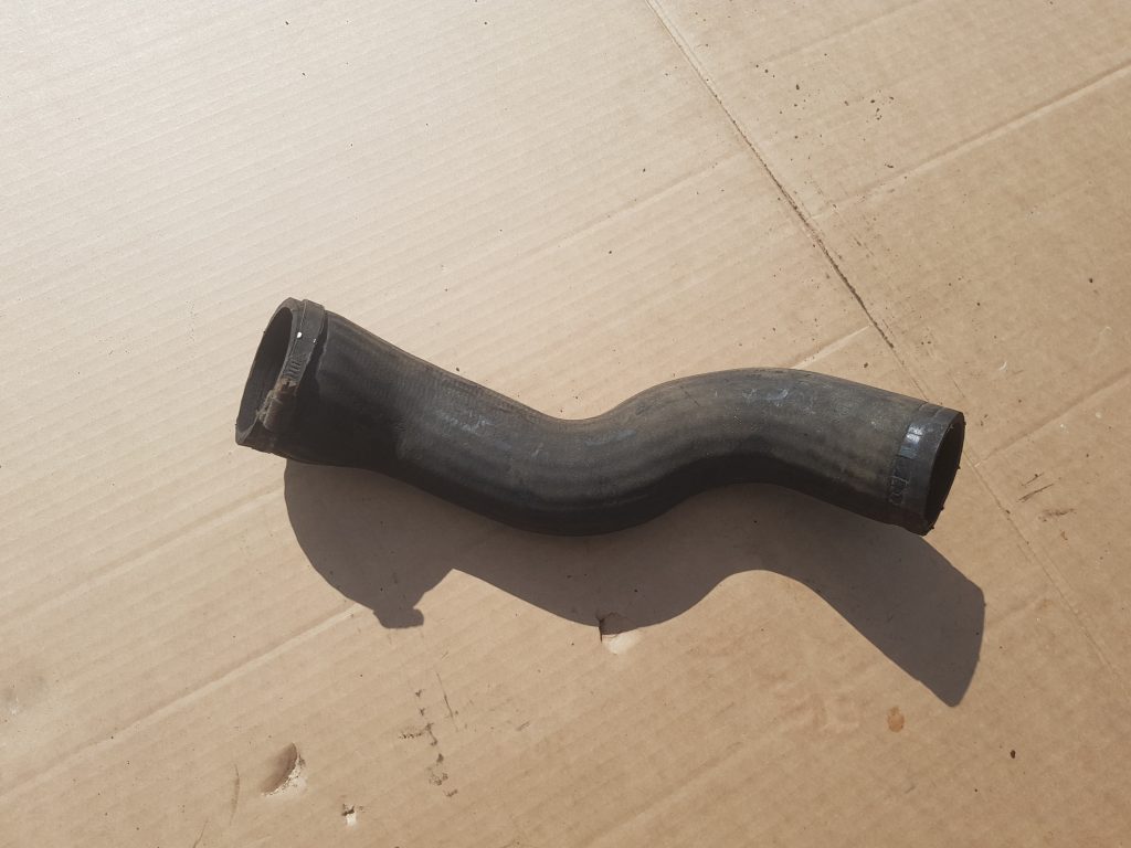 Interkulera caurule priekš VOLVO XC90 2004 1 Interkulera caurule priekš VOLVO XC90 2004