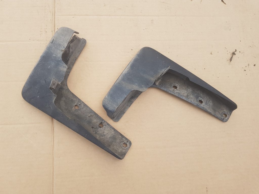 Priekšējo dubļusargu komplekts priekš NISSAN X-TRAIL 2007 2 Priekšējo dubļusargu komplekts priekš NISSAN X-TRAIL 2007