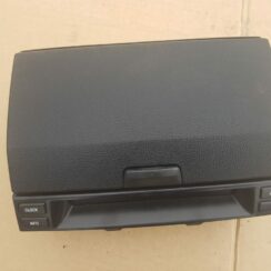 Mantu glabāšanas nodalījums pasažiera pusē priekš MAZDA 6 2006