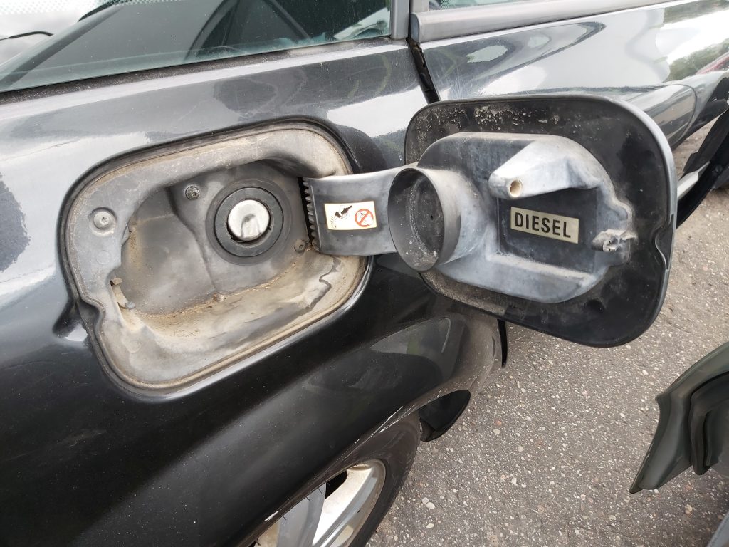 Degvielas tvertnes vāks priekš RENAULT MEGANE 2004