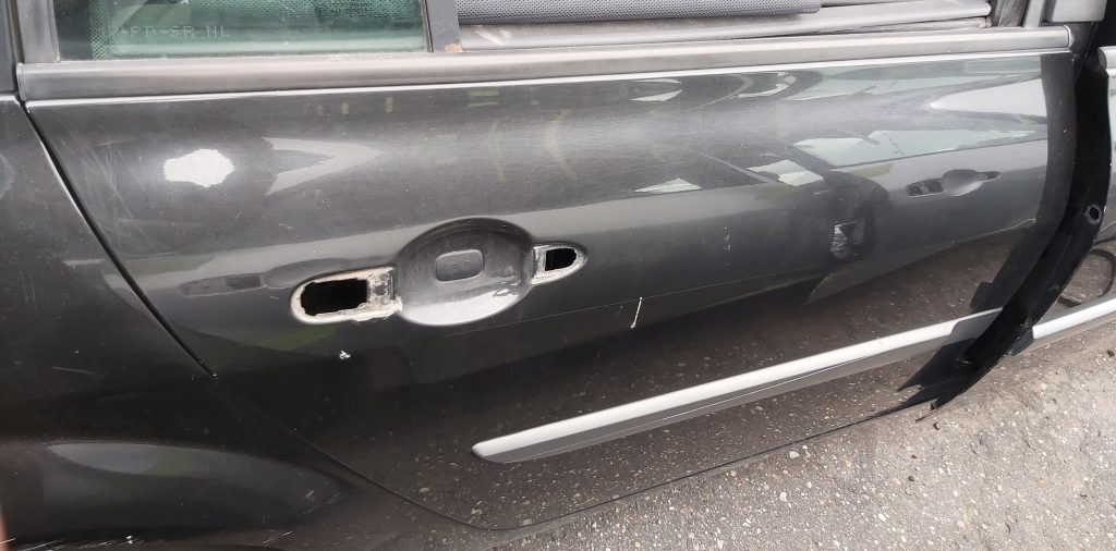 Aizmugurējās labās durvis priekš RENAULT MEGANE 2004