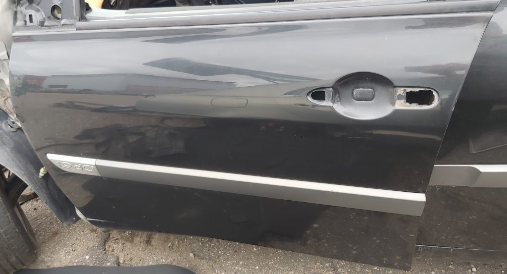 Priekšējās kreisās durvis priekš RENAULT MEGANE 2004 1 Priekšējās kreisās durvis priekš RENAULT MEGANE 2004