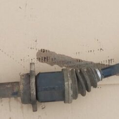 Pusass priekšēja labā priekš TOYOTA AVENSIS 2004