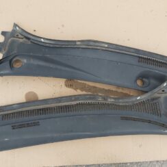 Vējstikla uzlikas (deflektora) režģis priekš TOYOTA AVENSIS 2004