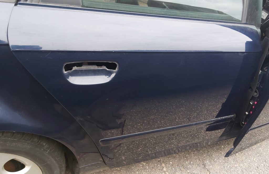 Aizmugurējās labās durvis priekš AUDI A4 2005 1 Aizmugurējās labās durvis priekš AUDI A4 2005