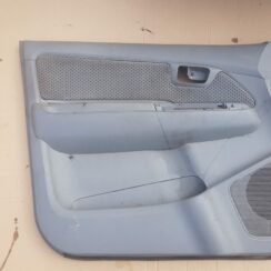 Priekšējo kreiso durvju apdare priekš TOYOTA HILUX 2009