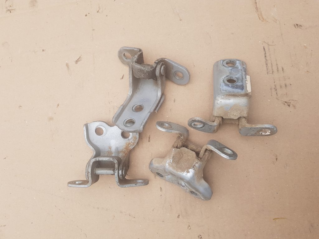 Durvju eņģe priekš TOYOTA HILUX 2009