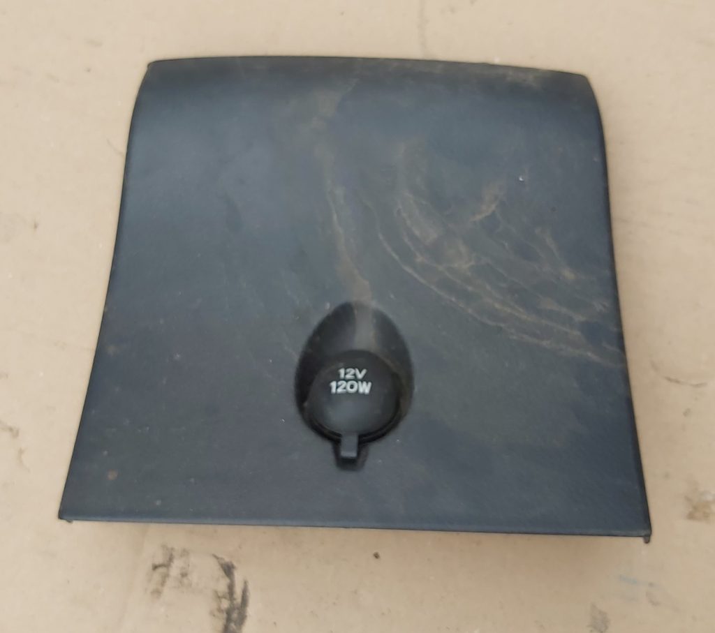 Centrālās konsoles (apdares) aizmugurēja daļa priekš TOYOTA COROLLA VERSO 2009