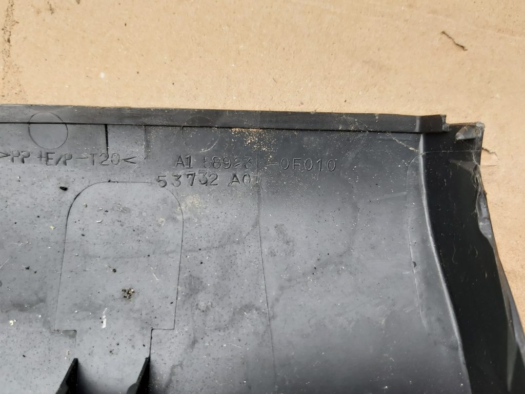 Centrālās konsoles (apdares) aizmugurēja daļa priekš TOYOTA COROLLA VERSO 2009