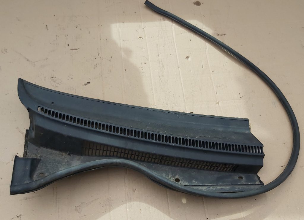 Vējstikla uzlikas (deflektora) režģis priekš TOYOTA COROLLA VERSO 2009 1 Vējstikla uzlikas (deflektora) režģis priekš TOYOTA COROLLA VERSO 2009