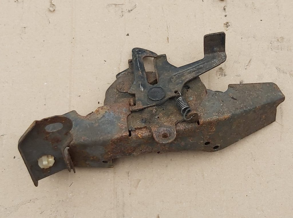 Pārsega slēdzene priekš TOYOTA COROLLA VERSO 2009