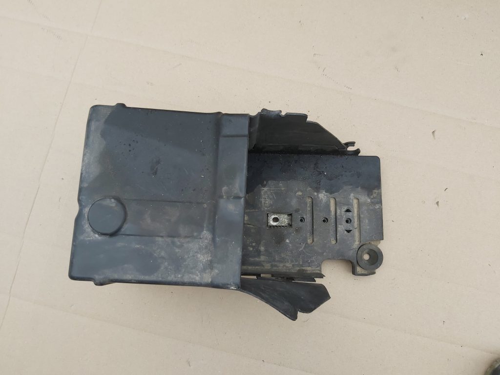 Akumulatora vāks priekš FORD GALAXY 2007