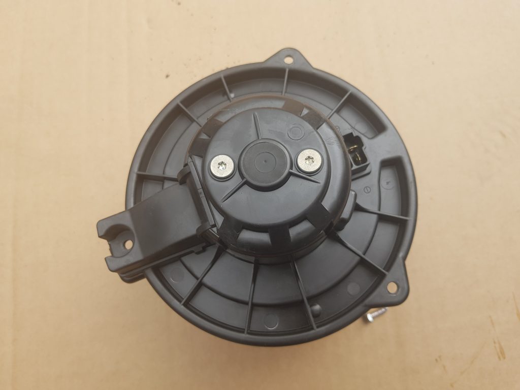 Salona ventilators priekš TOYOTA COROLLA VERSO 2009 2 Salona ventilators priekš TOYOTA COROLLA VERSO 2009