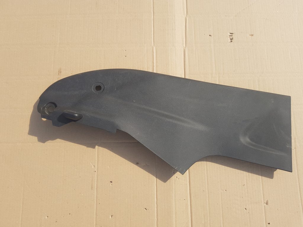 Centrālās konsoles (apdares) sānu panelis priekš CITROEN C4 2018 1 Centrālās konsoles (apdares) sānu panelis priekš CITROEN C4 2018