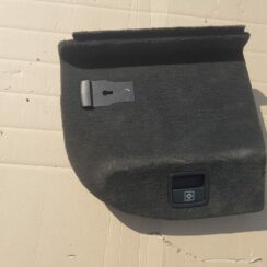 Bagāžnieka nodalījuma sānu apdares lūka priekš BMW 530D E61 2006 TOURING TITANSILVER