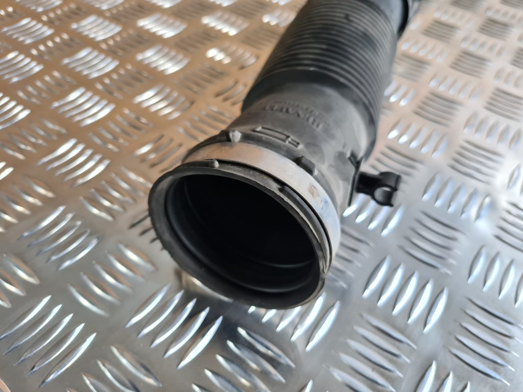 Gaisa filtra korpusa caurule priekš DACIA LODGY 2014