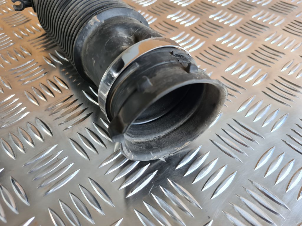 Gaisa filtra korpusa caurule priekš DACIA LODGY 2014