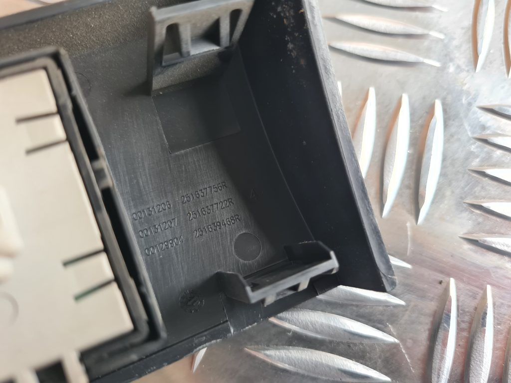 Mērinstrumentu paneļa pārslēgšanas pogas priekš DACIA LODGY 2014