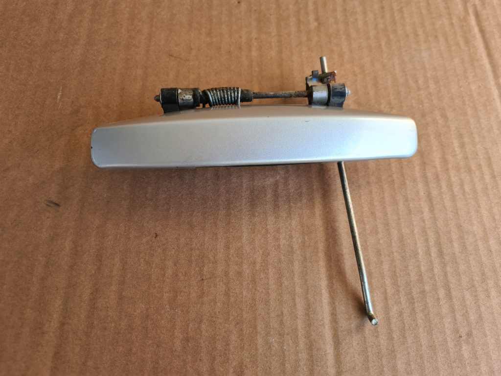 Priekšējāis kreisais durvju rokturis priekš DACIA LODGY 2014